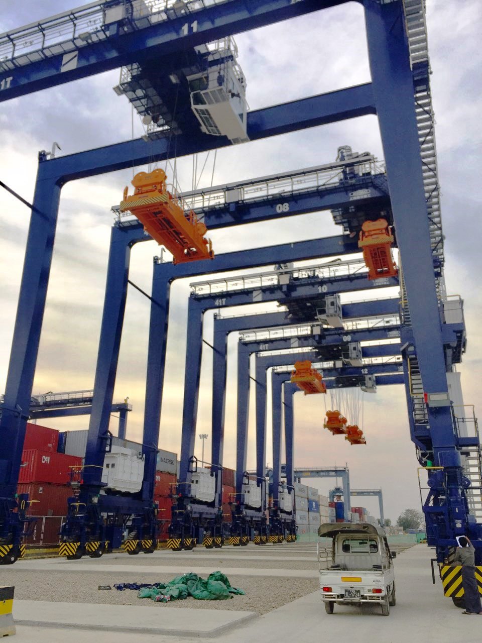 yeslogistic